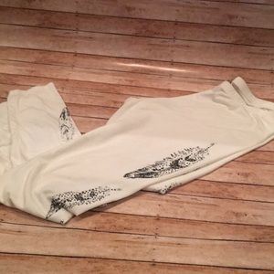 Leggings where with rhinestone feathers